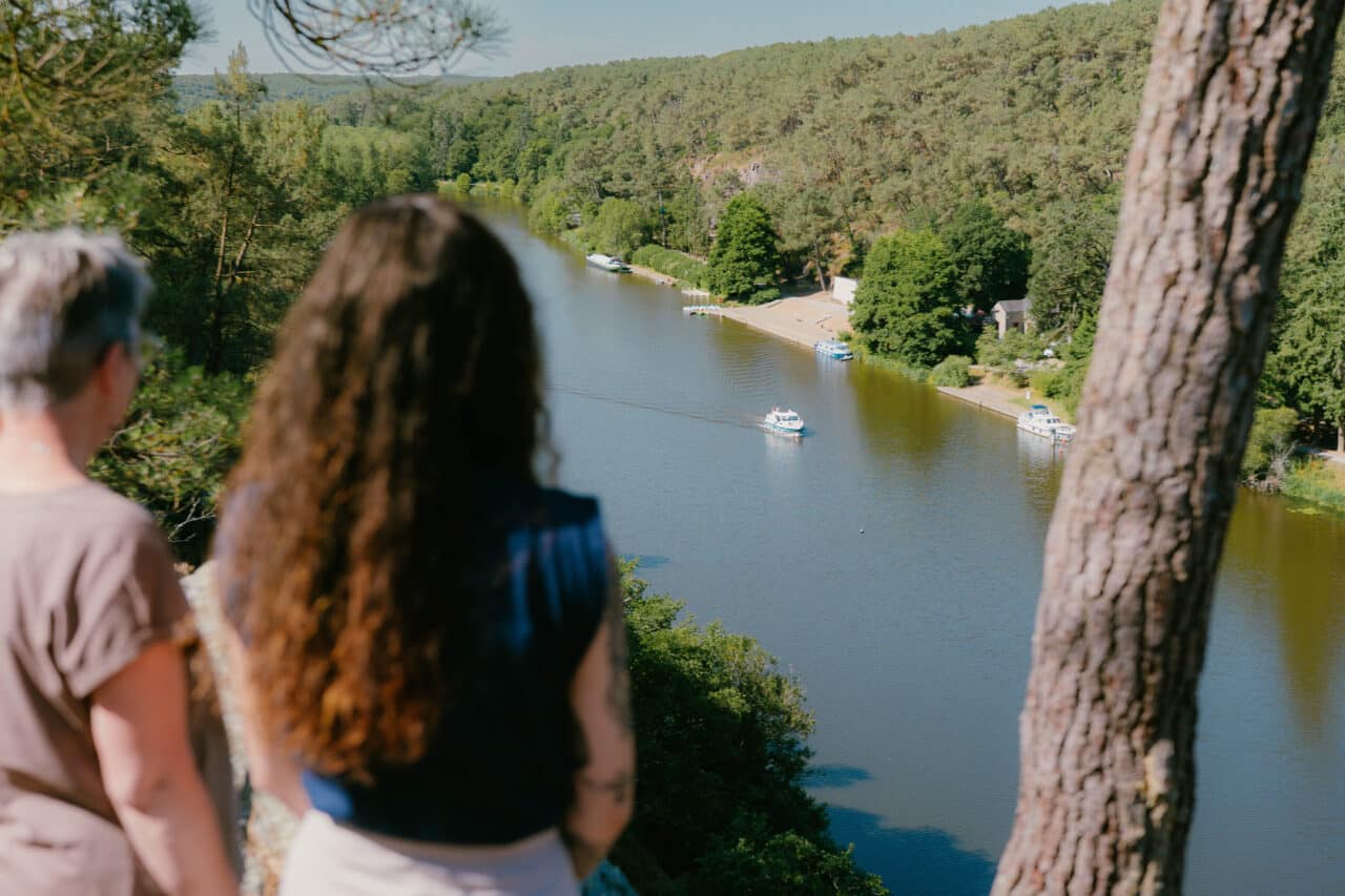 L'île aux pies avec vue sur le Canal de Nantes à Brest à Bains-sur-Oust - Bauthamy Madoline (5)