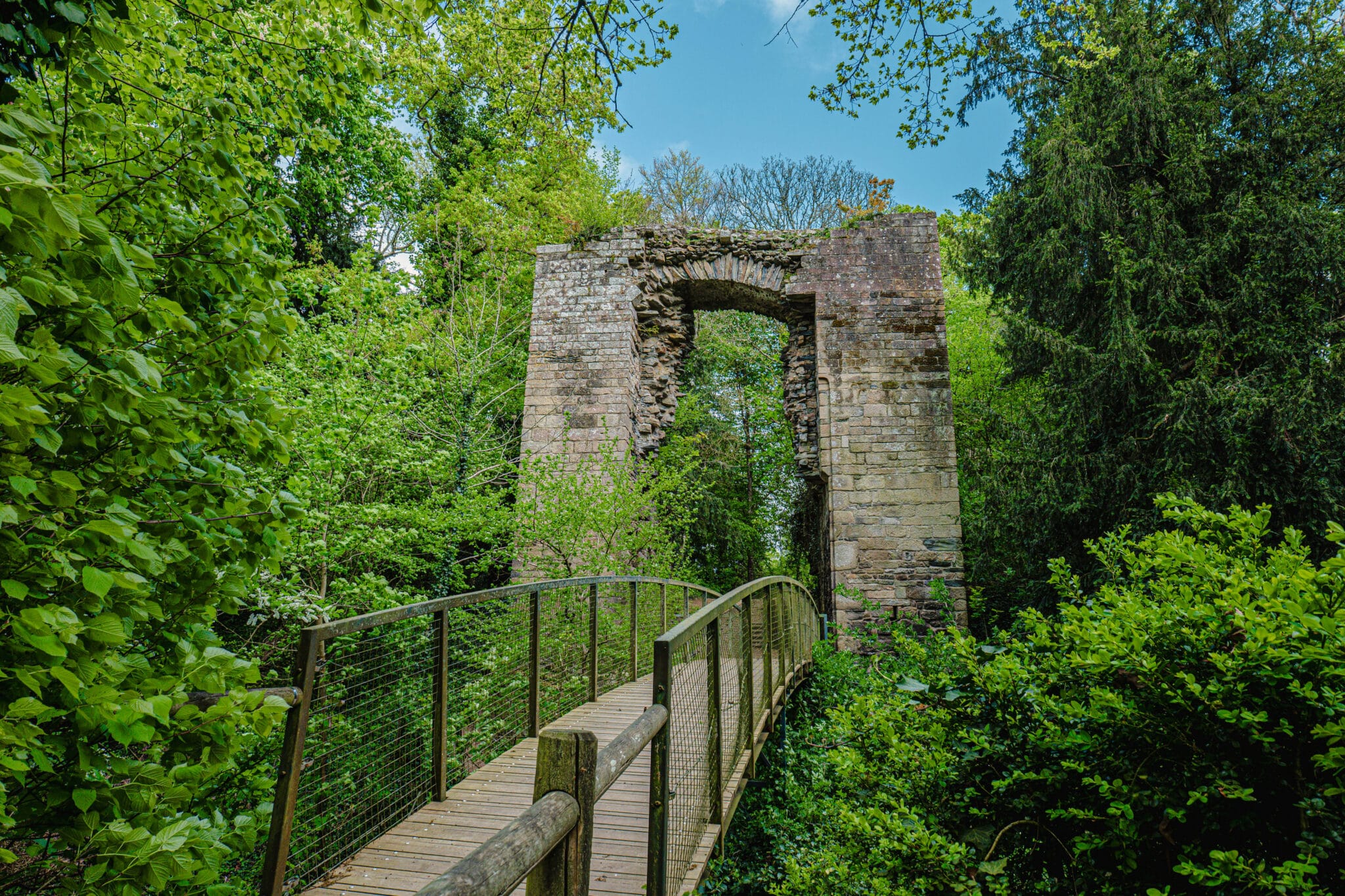 Ruines du Château de Rieux, la poterne d'entrée - Madoline Bauthamy