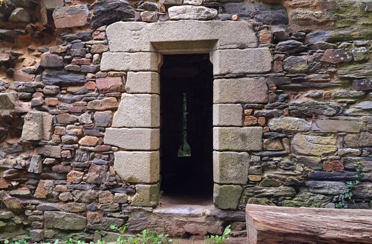 Ruines du château de Rieux 