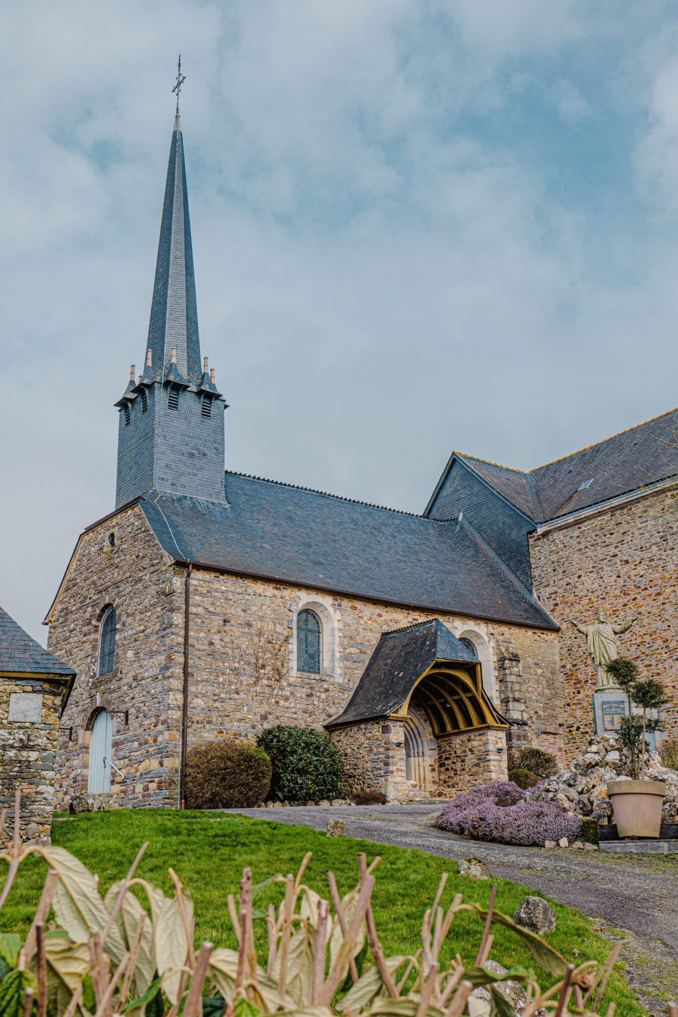 L'église à Bruc-sur-Aff © Madoline Bauthamy