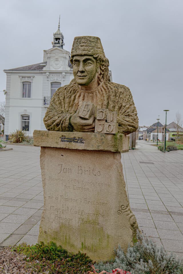 La statue de Jan Brito à Pipriac © Madoline Bauthamy