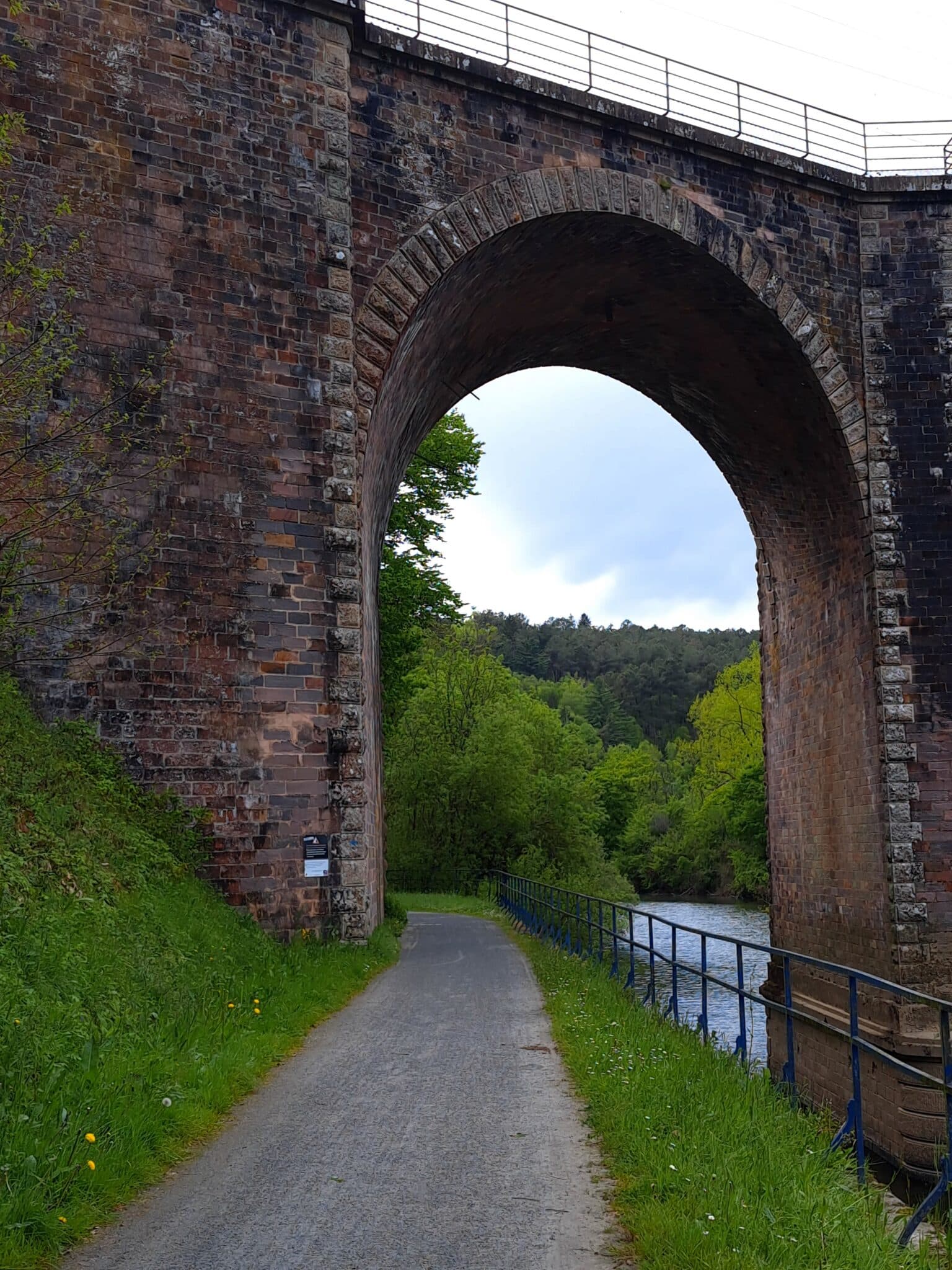 Le viaduc des Corbinières en pleine nature © Morgane Busnel Masson